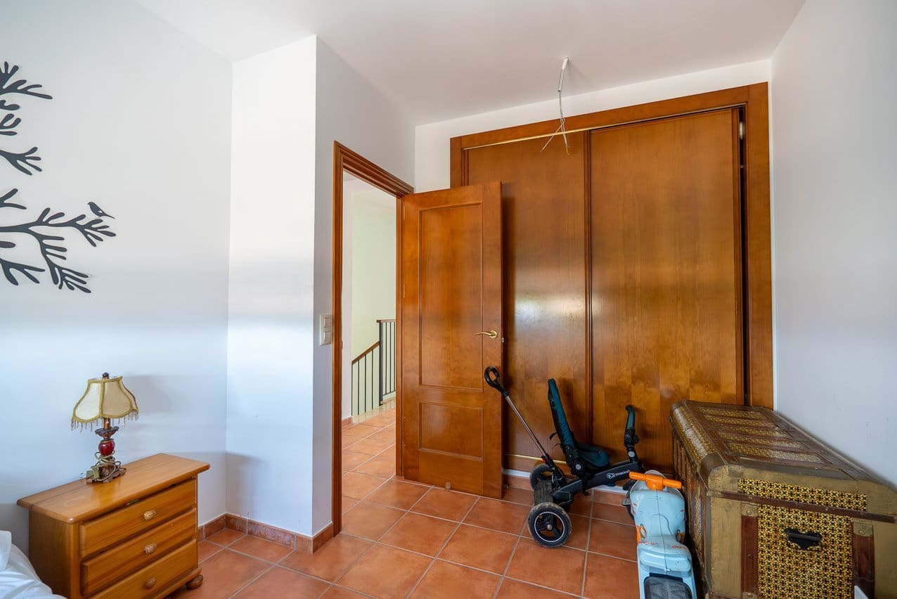 4 bedroom Villa for sale in Jumilla with pool - € 225,000 (Ref: 9902259)