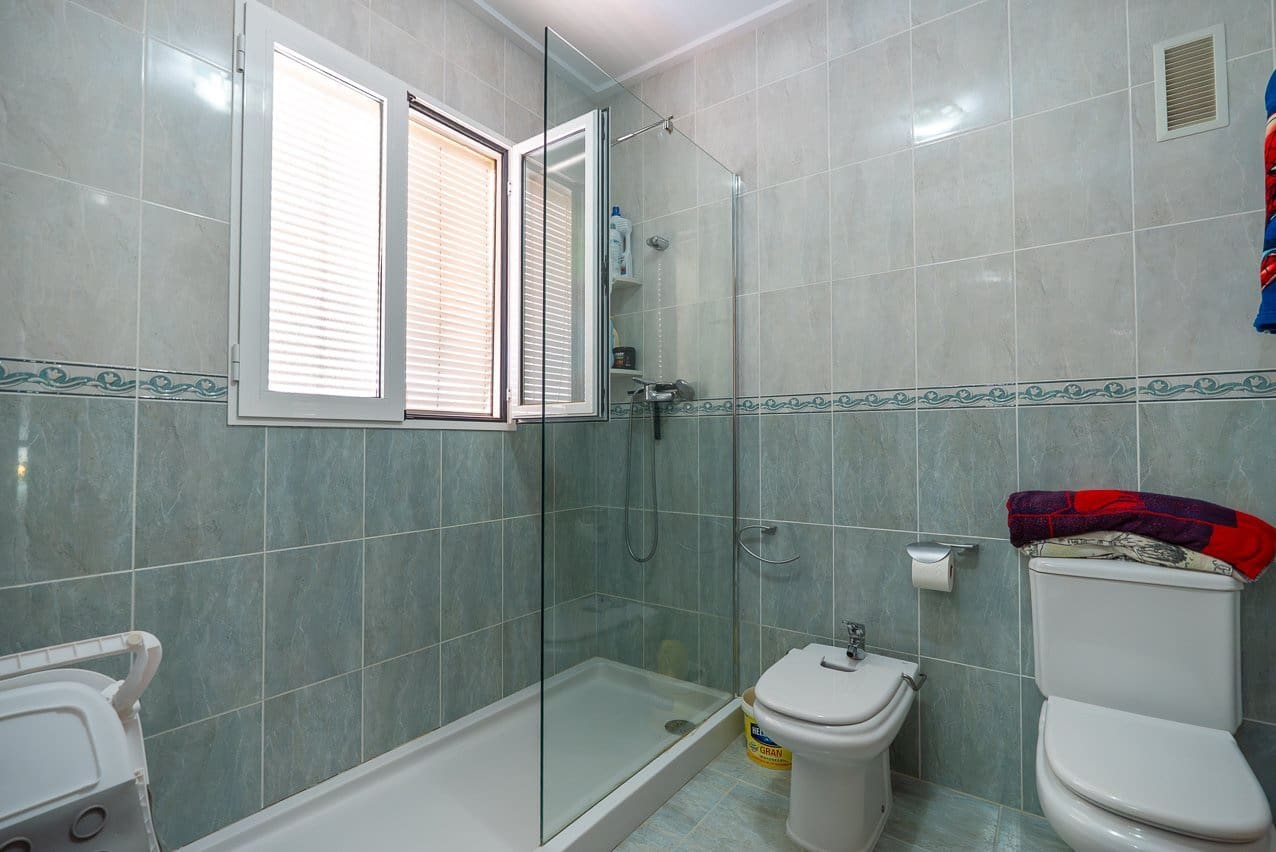 4 bedroom Villa for sale in Jumilla with pool - € 225,000 (Ref: 9902259)