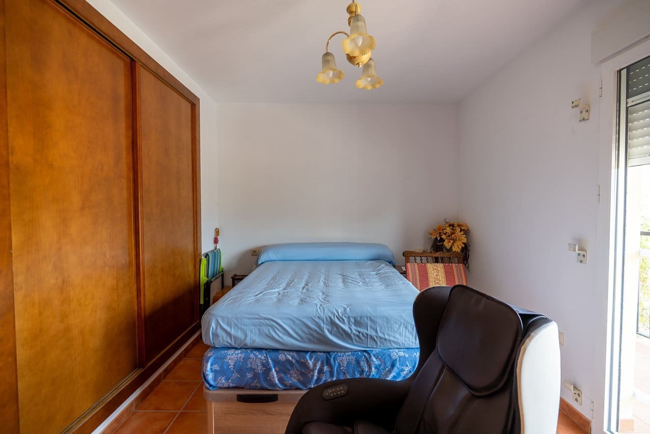 4 bedroom Villa for sale in Jumilla with pool - € 225,000 (Ref: 9902259)