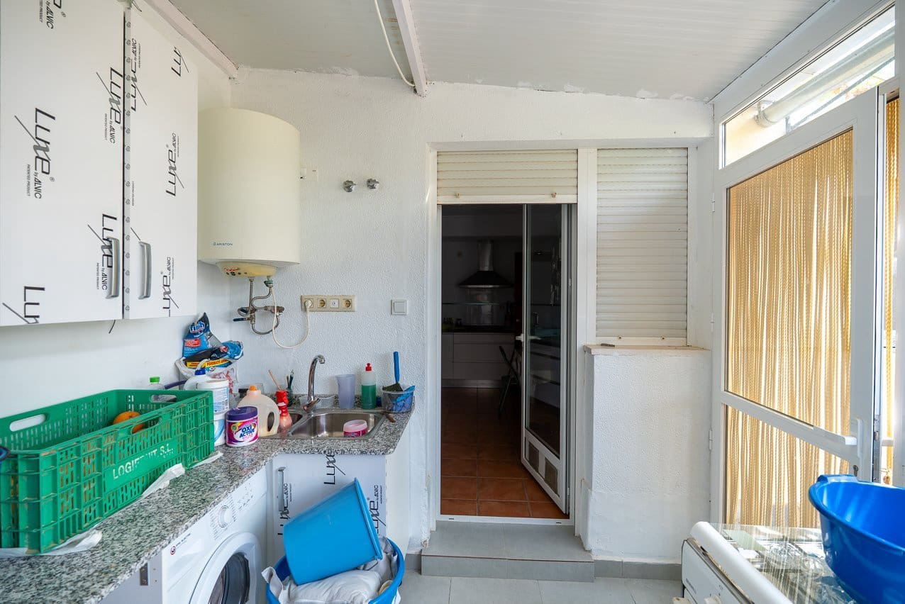 4 bedroom Villa for sale in Jumilla with pool - € 225,000 (Ref: 9902259)