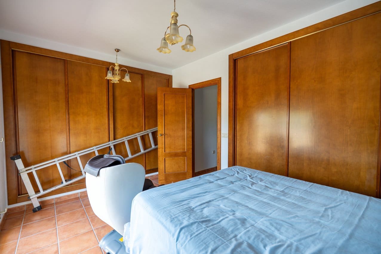 4 bedroom Villa for sale in Jumilla with pool - € 225,000 (Ref: 9902259)