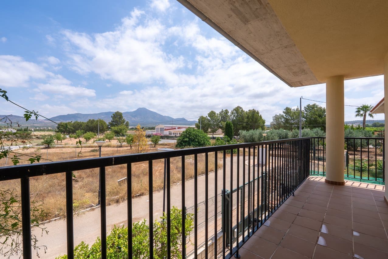 4 bedroom Villa for sale in Jumilla with pool - € 225,000 (Ref: 9902259)