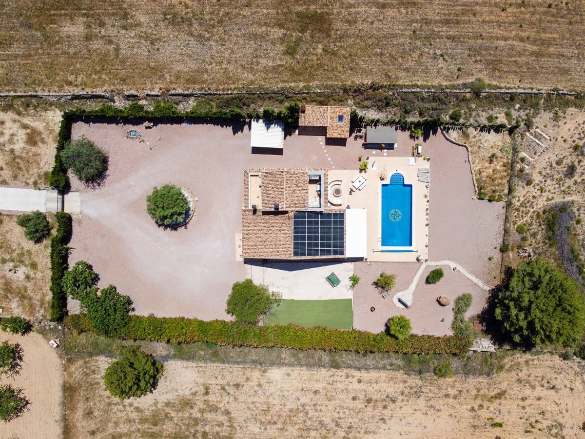 Chalet de 4 habitaciones en Encebras en venta con piscina - 495.000 € (Ref: 9909844)