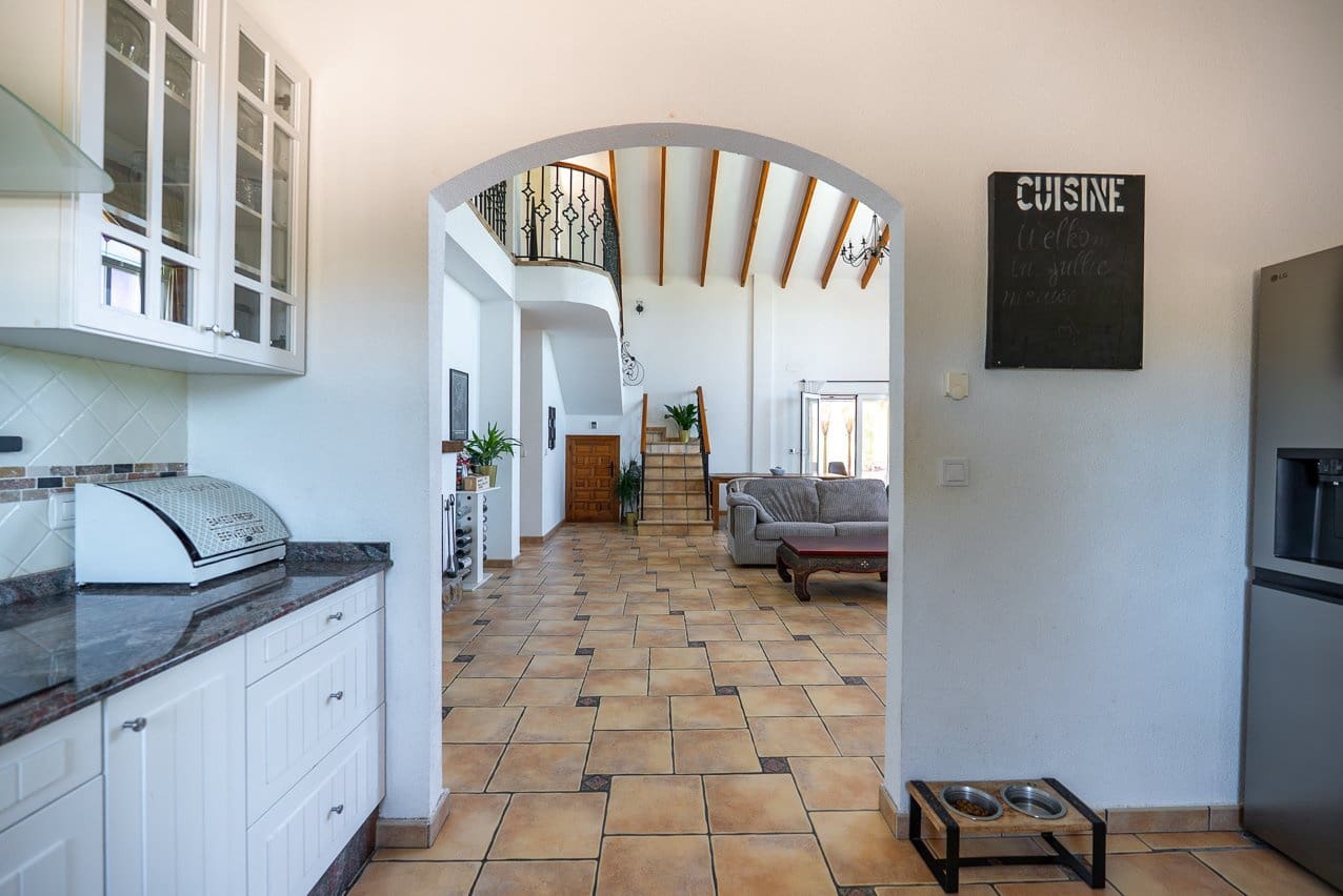 4 bedroom Villa for sale in Pinoso with pool - € 449,999 (Ref: 9909844)