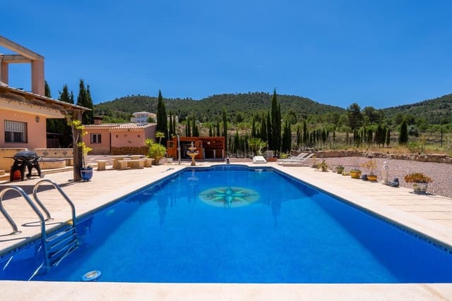 4 sovrum Villa till salu i Pinoso med pool - 449 999 € (Ref: 9909844)