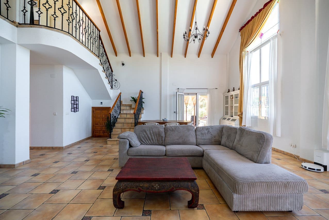 4 bedroom Villa for sale in Pinoso with pool - € 449,999 (Ref: 9909844)