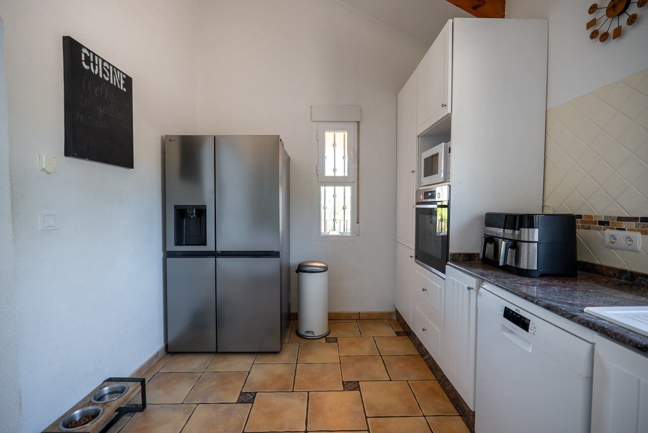 4 bedroom Villa for sale in Pinoso with pool - € 449,999 (Ref: 9909844)