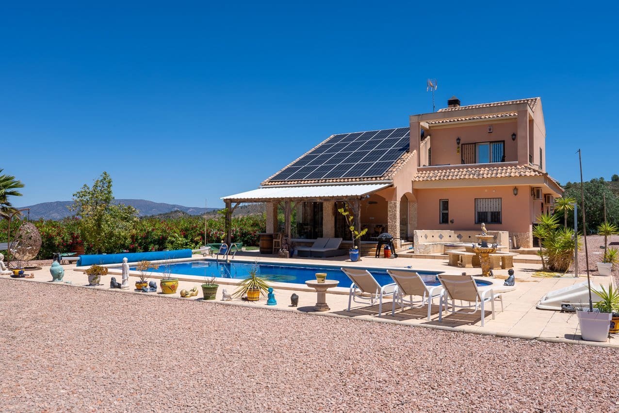 4 bedroom Villa for sale in Pinoso with pool - € 449,999 (Ref: 9909844)