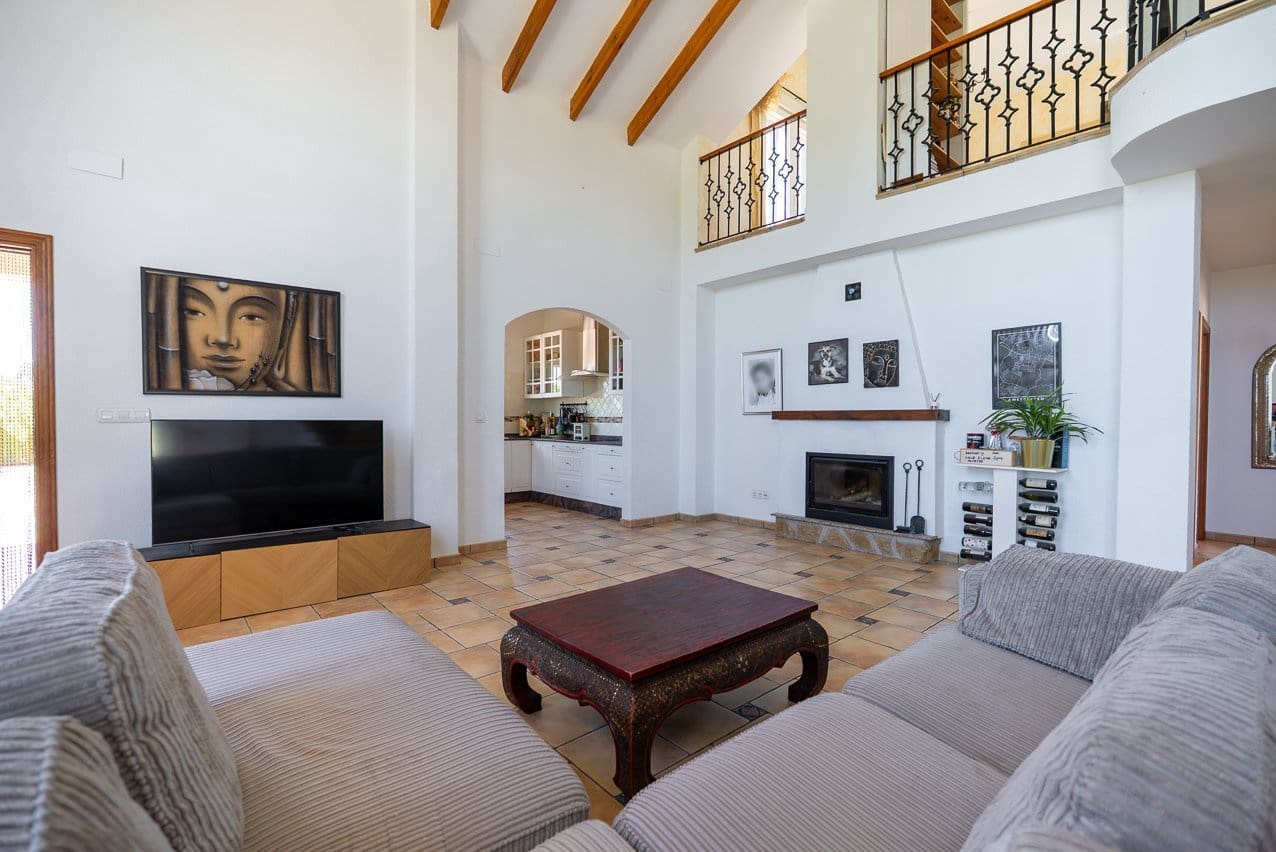 4 bedroom Villa for sale in Pinoso with pool - € 449,999 (Ref: 9909844)