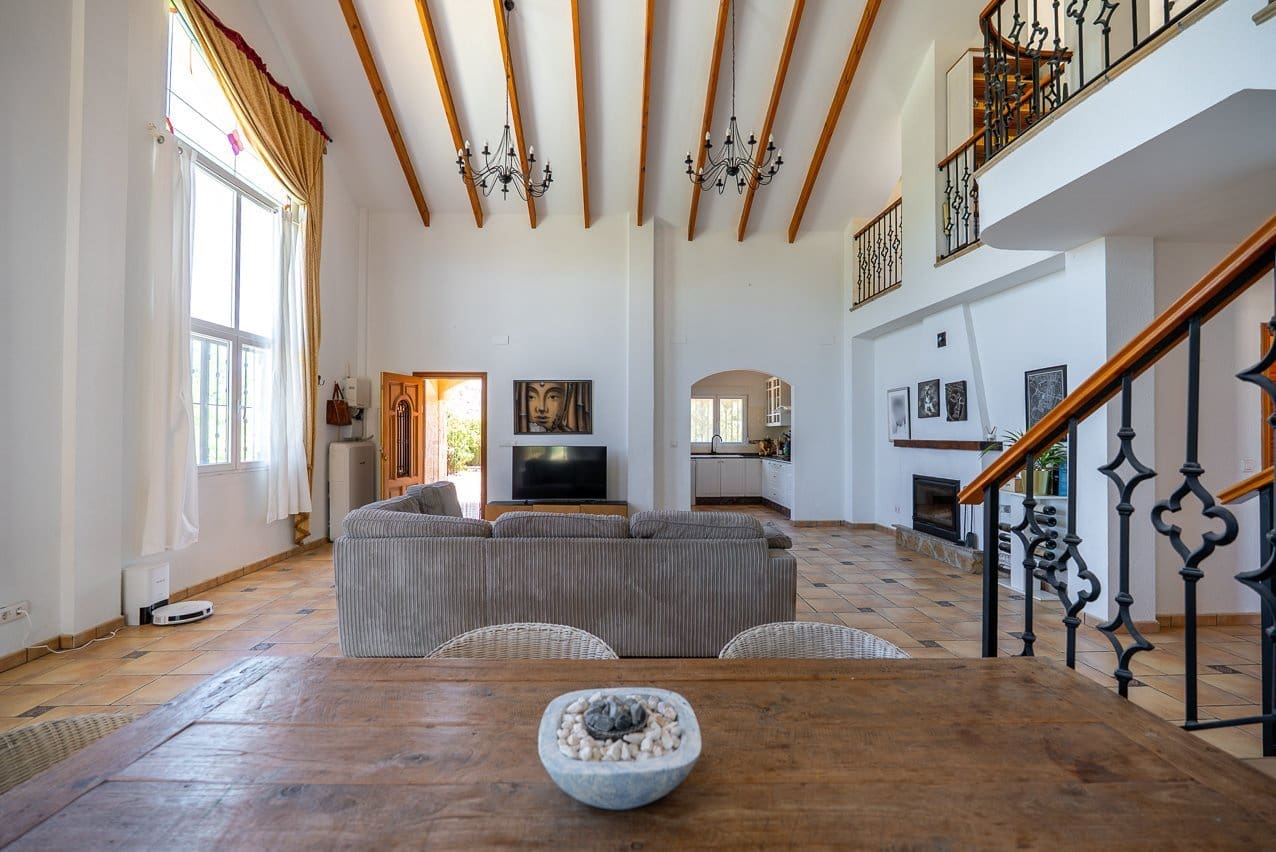 4 bedroom Villa for sale in Pinoso with pool - € 449,999 (Ref: 9909844)