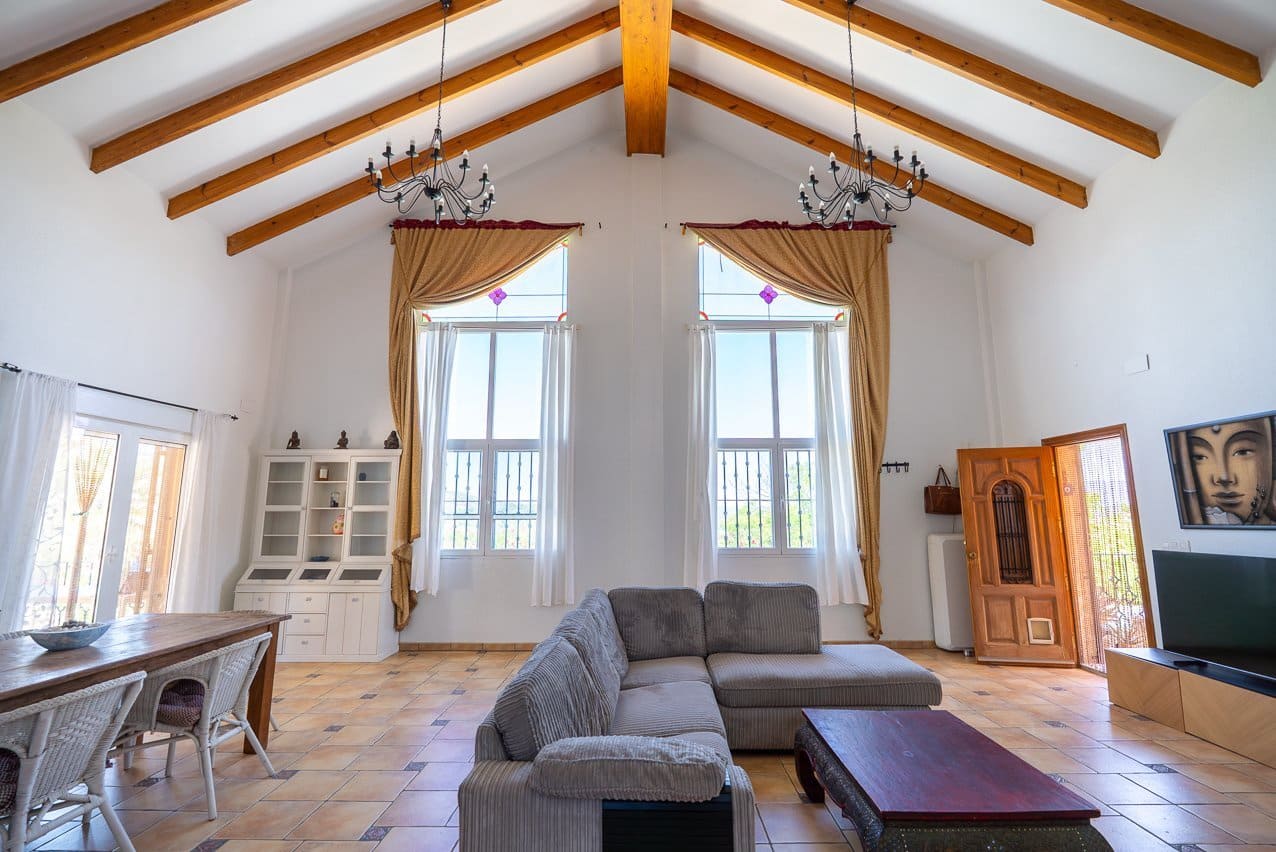 4 bedroom Villa for sale in Pinoso with pool - € 449,999 (Ref: 9909844)