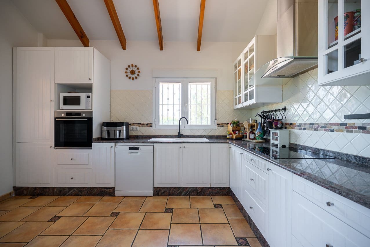 4 bedroom Villa for sale in Pinoso with pool - € 449,999 (Ref: 9909844)