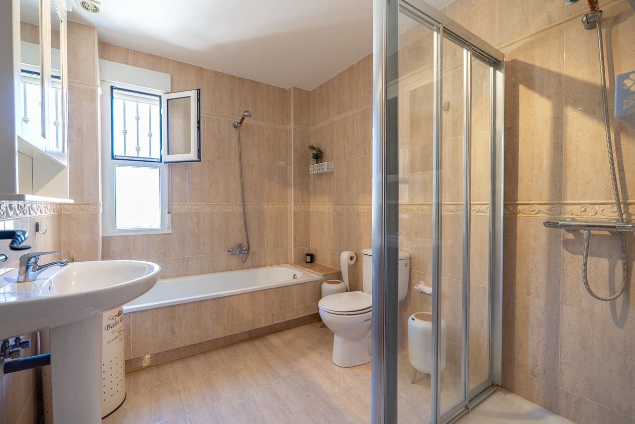 4 bedroom Villa for sale in Pinoso with pool - € 449,999 (Ref: 9909844)