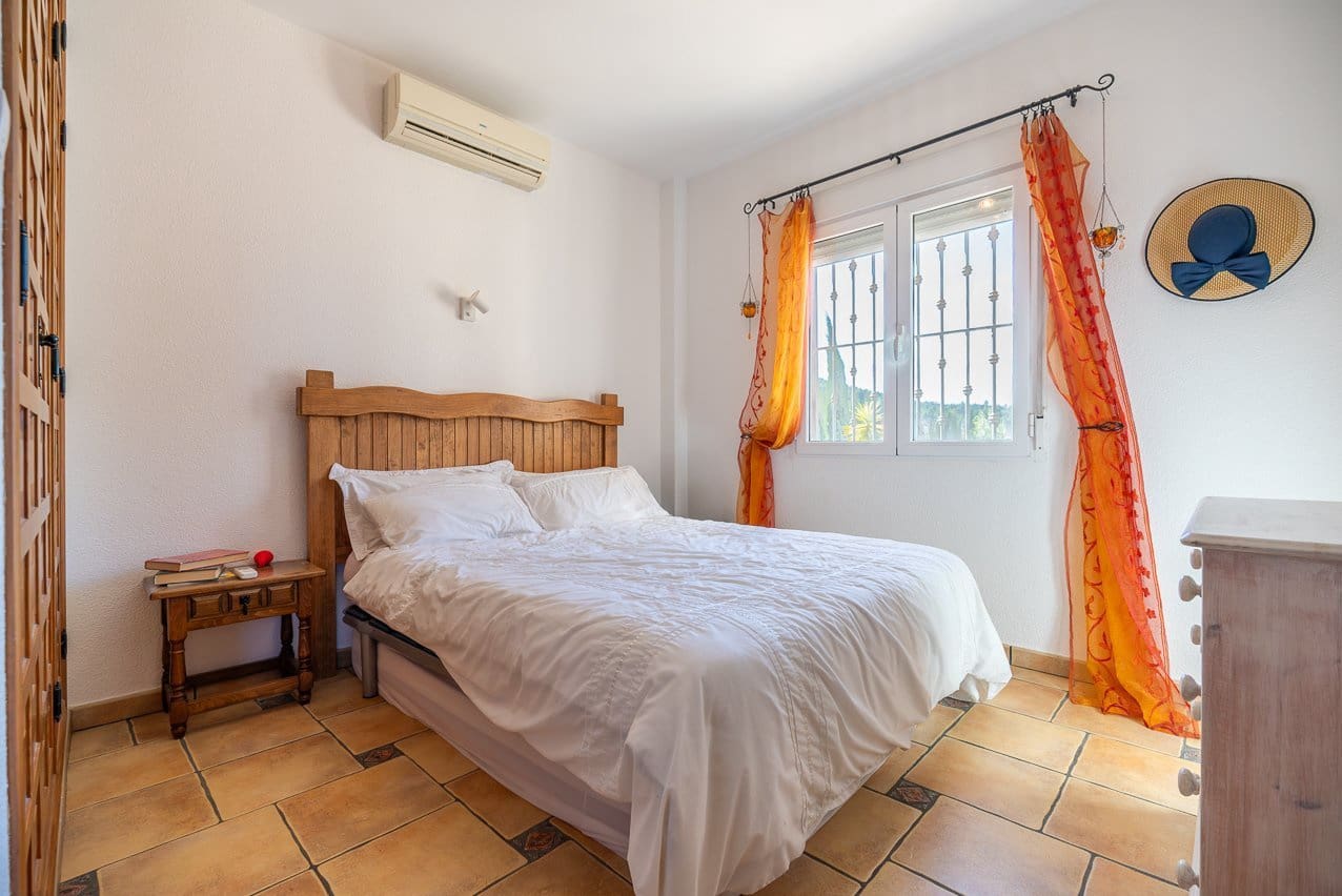 4 bedroom Villa for sale in Pinoso with pool - € 449,999 (Ref: 9909844)