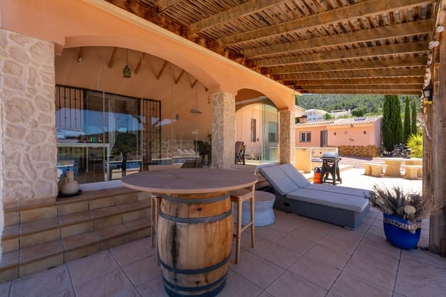 4 sovrum Villa till salu i Pinoso med pool - 449 999 € (Ref: 9909844)