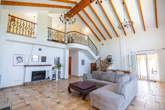 4 sovrum Villa till salu i Pinoso med pool - 449 999 € (Ref: 9909844)