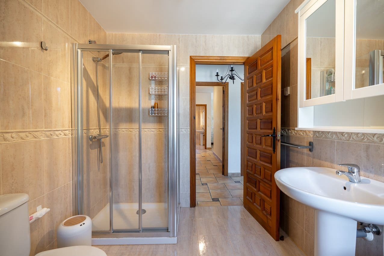 4 bedroom Villa for sale in Pinoso with pool - € 449,999 (Ref: 9909844)