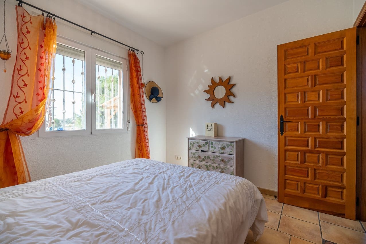 4 bedroom Villa for sale in Pinoso with pool - € 449,999 (Ref: 9909844)