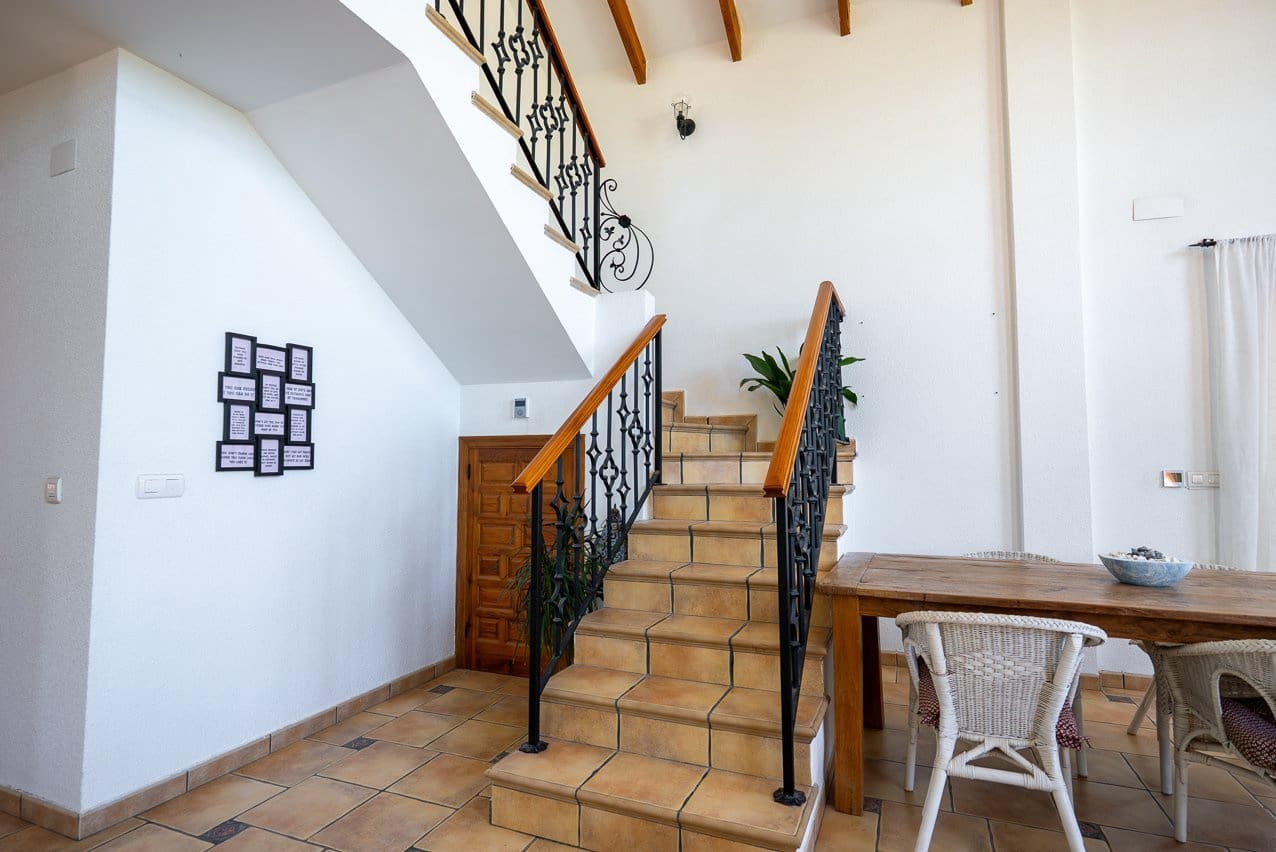 4 bedroom Villa for sale in Pinoso with pool - € 449,999 (Ref: 9909844)