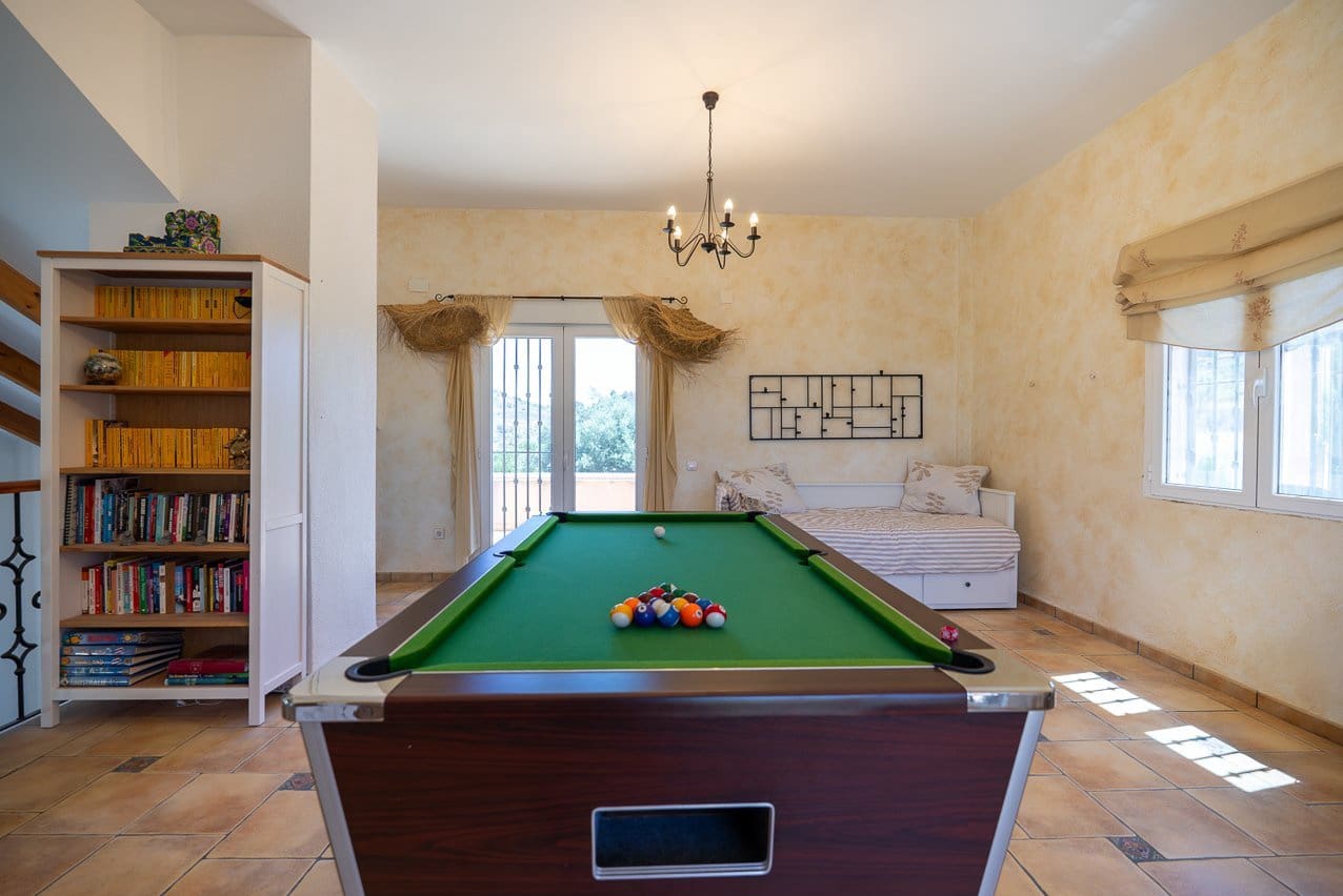 4 bedroom Villa for sale in Pinoso with pool - € 449,999 (Ref: 9909844)