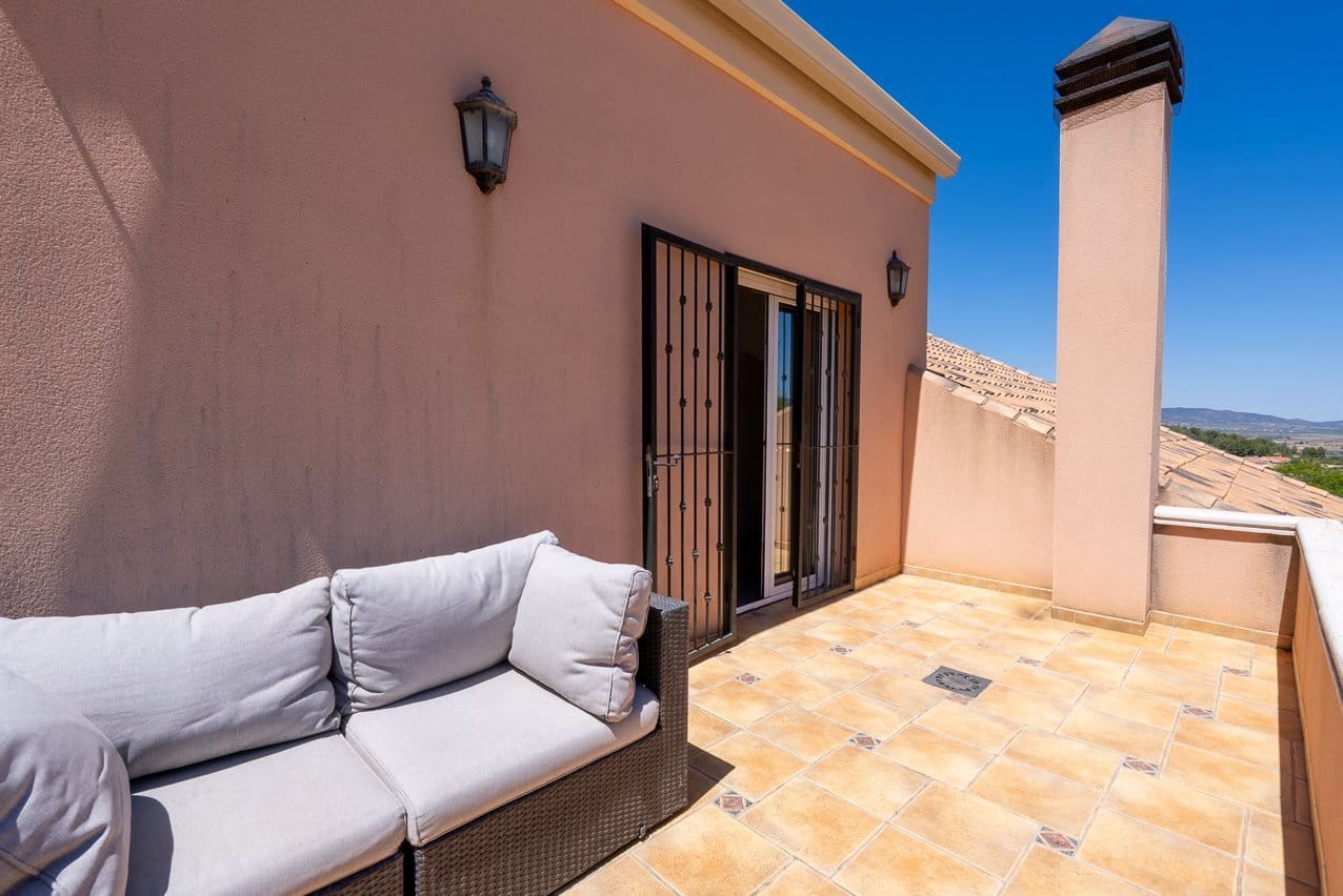 4 bedroom Villa for sale in Pinoso with pool - € 449,999 (Ref: 9909844)