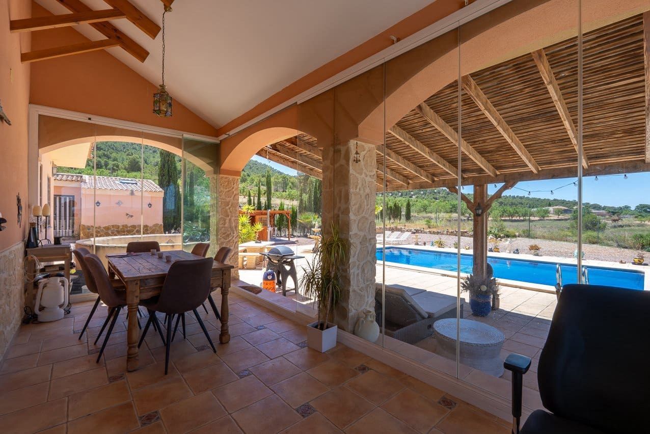 4 bedroom Villa for sale in Pinoso with pool - € 449,999 (Ref: 9909844)