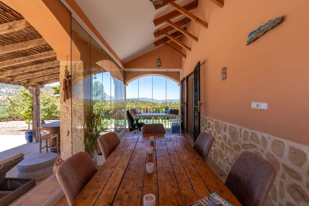 4 bedroom Villa for sale in Pinoso with pool - € 449,999 (Ref: 9909844)
