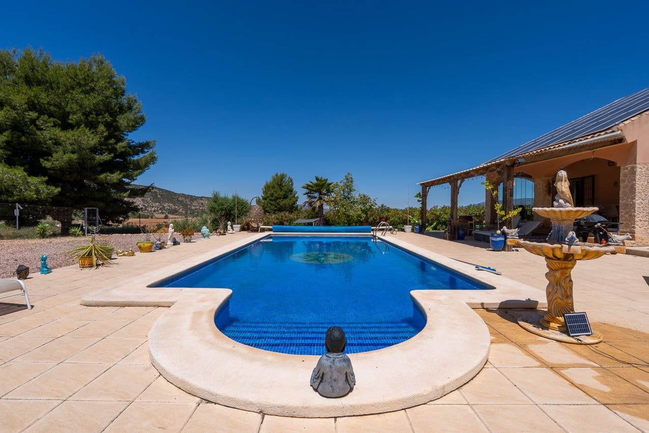 4 bedroom Villa for sale in Pinoso with pool - € 449,999 (Ref: 9909844)