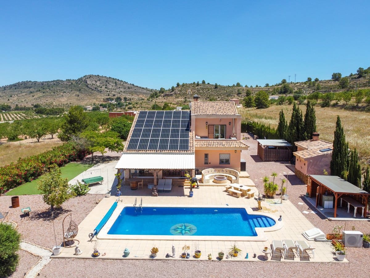 4 bedroom Villa for sale in Pinoso with pool - € 449,999 (Ref: 9909844)
