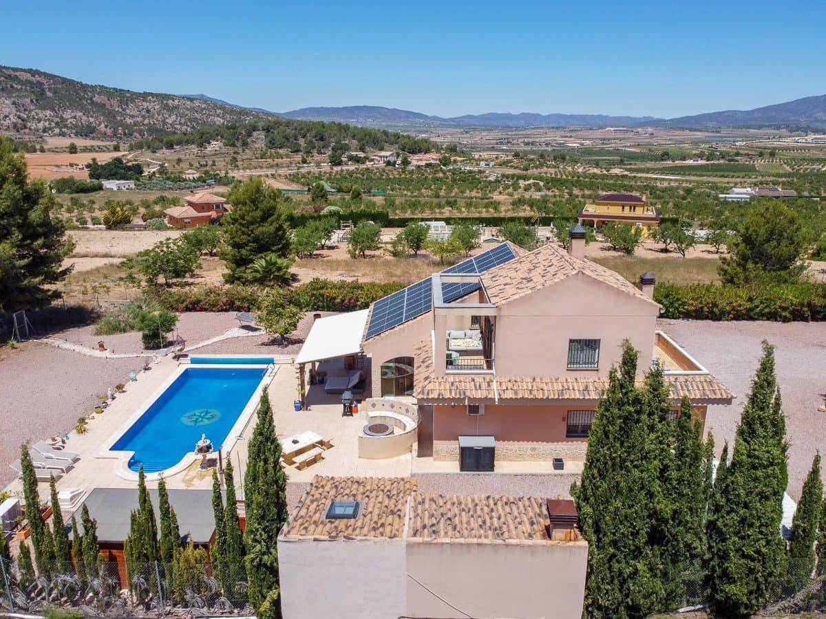 4 bedroom Villa for sale in Pinoso with pool - € 449,999 (Ref: 9909844)