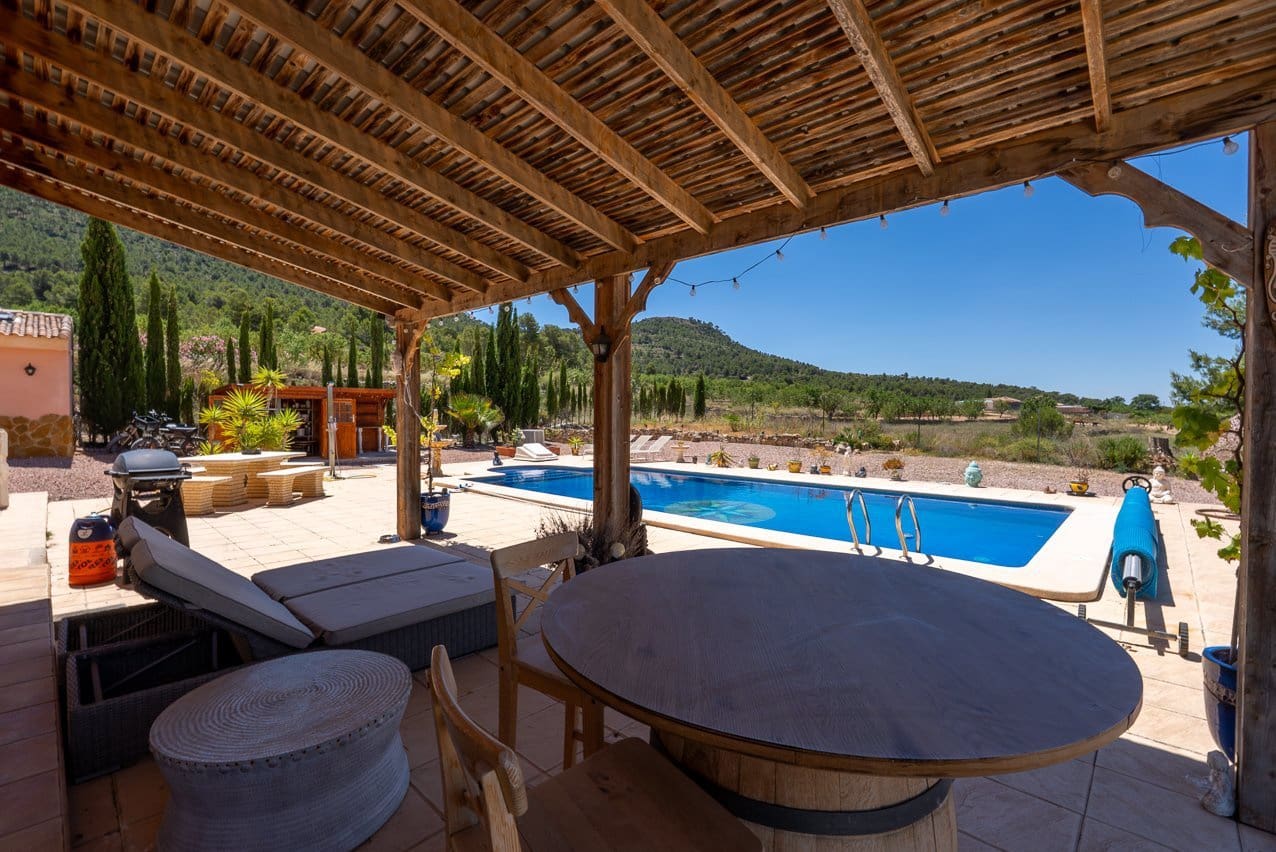 4 bedroom Villa for sale in Pinoso with pool - € 449,999 (Ref: 9909844)