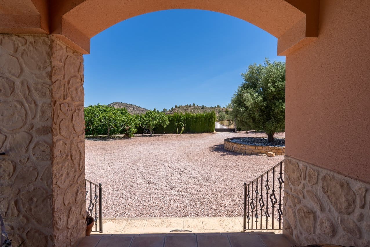 4 bedroom Villa for sale in Pinoso with pool - € 449,999 (Ref: 9909844)