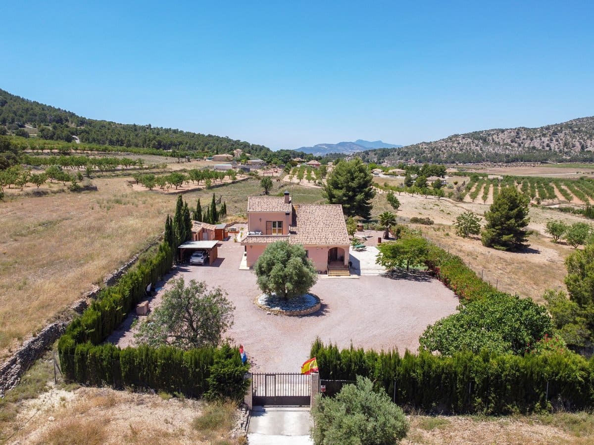 4 bedroom Villa for sale in Pinoso with pool - € 449,999 (Ref: 9909844)