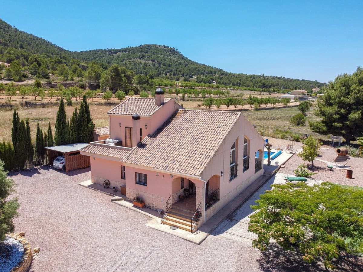 4 bedroom Villa for sale in Pinoso with pool - € 449,999 (Ref: 9909844)