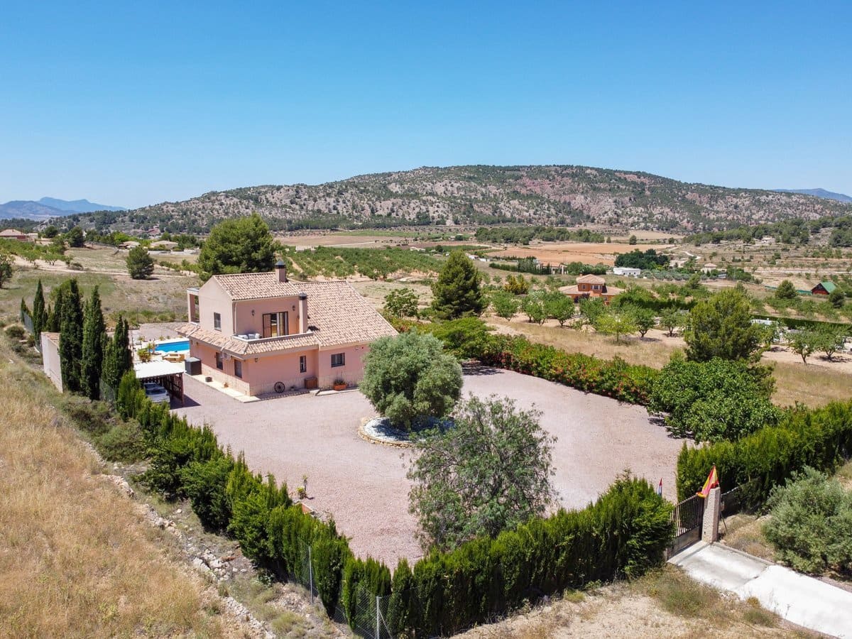 4 bedroom Villa for sale in Pinoso with pool - € 449,999 (Ref: 9909844)