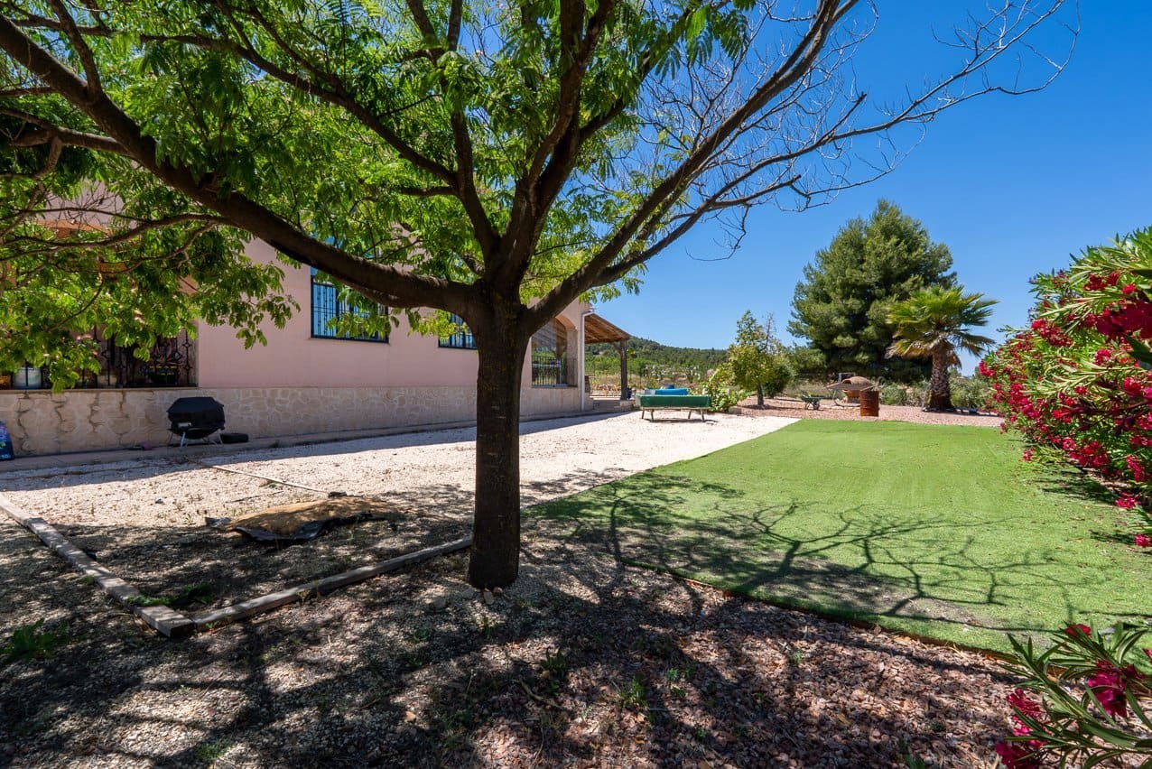4 bedroom Villa for sale in Pinoso with pool - € 449,999 (Ref: 9909844)