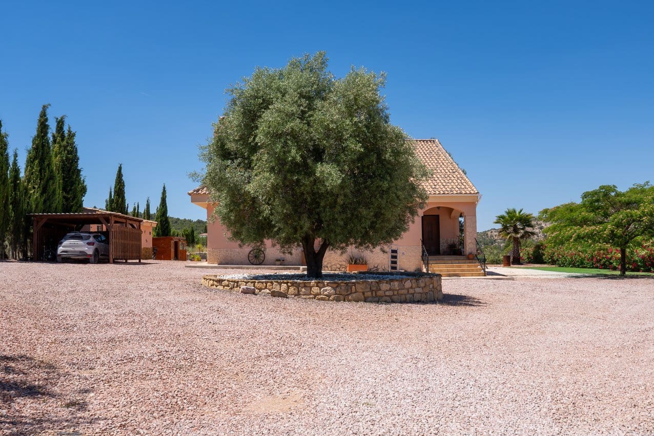 4 bedroom Villa for sale in Pinoso with pool - € 449,999 (Ref: 9909844)