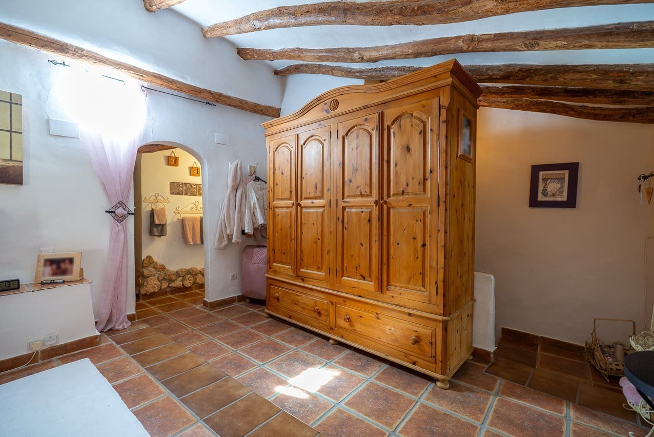 3 makuuhuone Maalaistalo myytävänä paikassa Ubeda mukana uima-altaan - 195 000 € (Ref: 9912249)