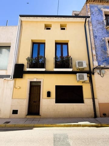 6 Zimmer Haus zu verkaufen in Pinoso mit Pool - 325.000 € (Ref: 9919102)