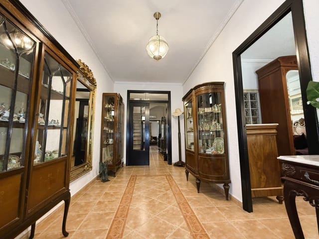 6 Zimmer Haus zu verkaufen in Pinoso mit Pool - 325.000 € (Ref: 9919102)