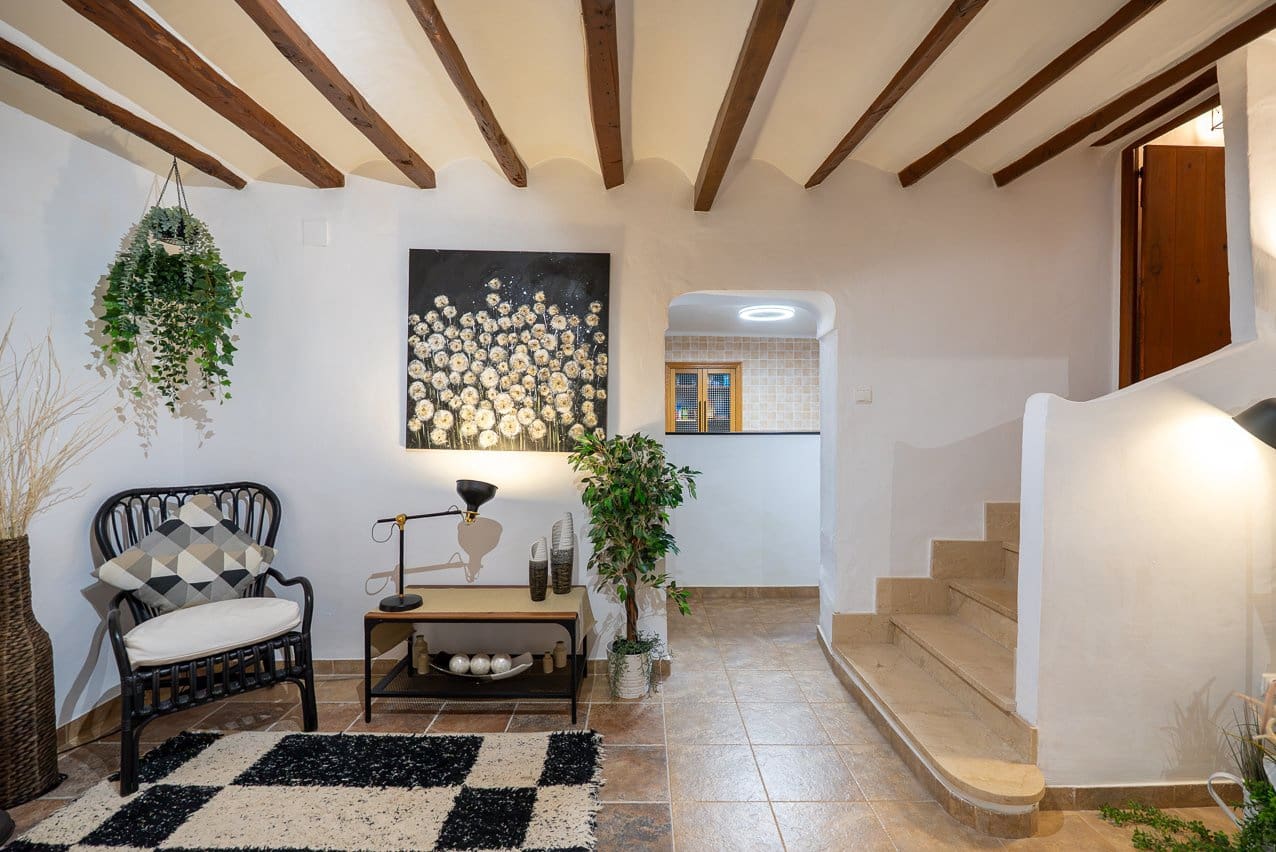 5 bedroom Villa for sale in La Romana with pool - € 545,000 (Ref: 9935135)