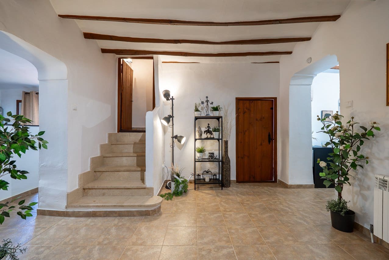 5 bedroom Villa for sale in La Romana with pool - € 545,000 (Ref: 9935135)