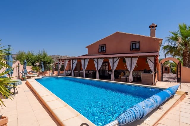 5 sypialnia Willa na sprzedaż w La Romana z basenem - 545 000 € (Ref: 9935135)