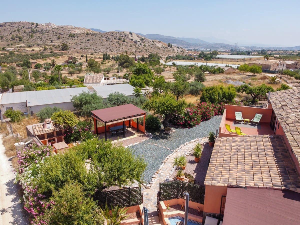 5 bedroom Villa for sale in La Romana with pool - € 545,000 (Ref: 9935135)