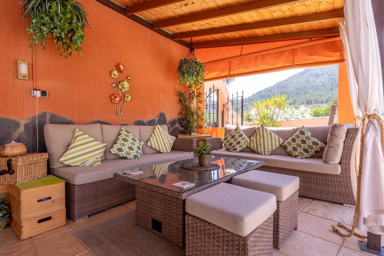 5 bedroom Villa for sale in La Romana with pool - € 545,000 (Ref: 9935135)