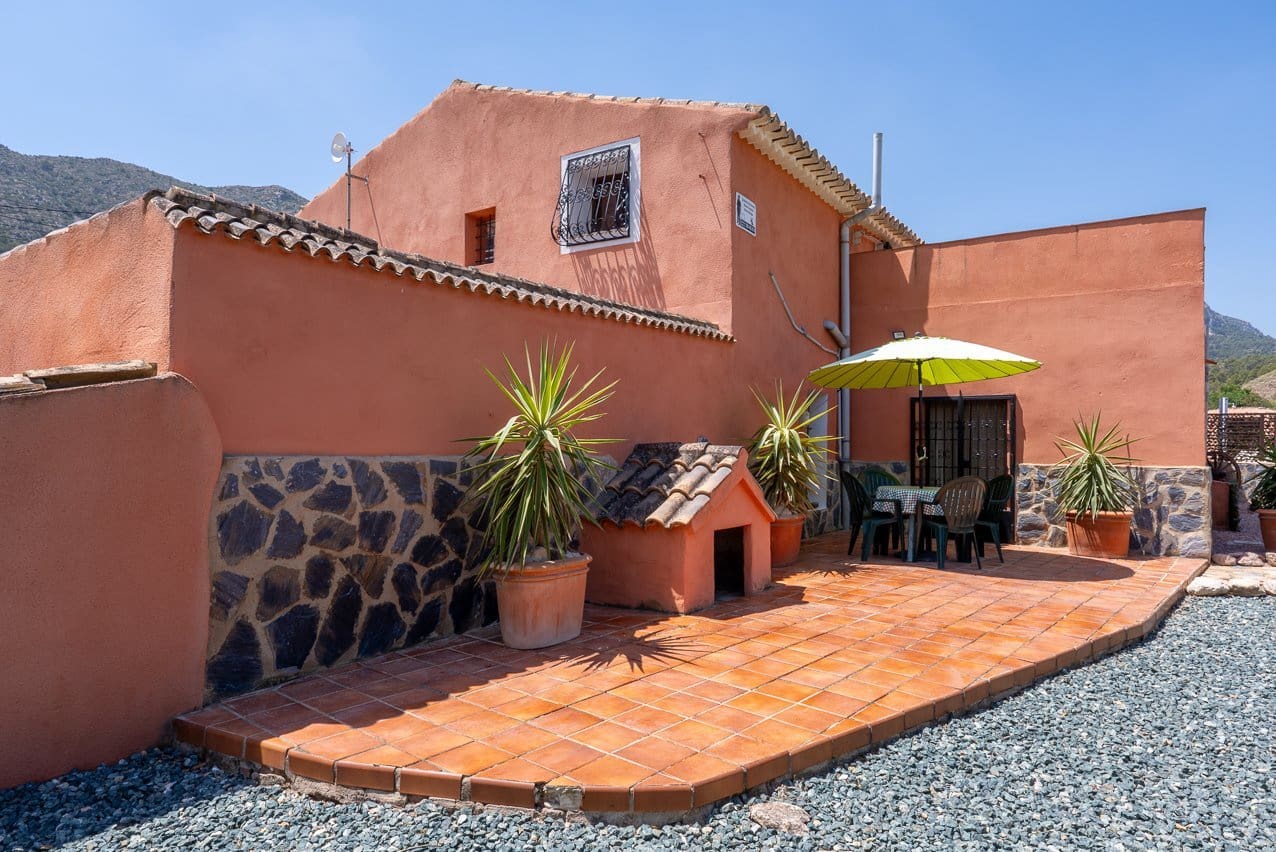 5 bedroom Villa for sale in La Romana with pool - € 545,000 (Ref: 9935135)