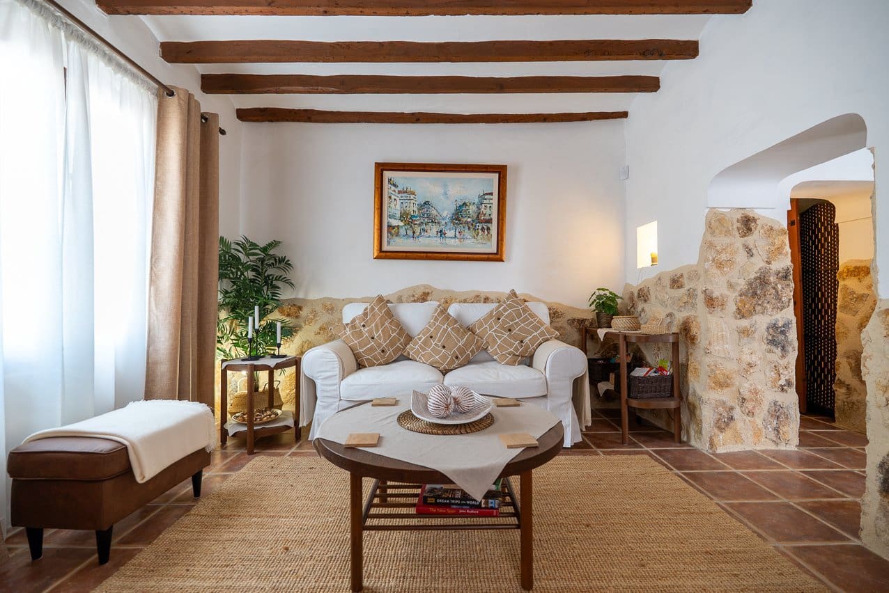 5 bedroom Villa for sale in La Romana with pool - € 545,000 (Ref: 9935135)