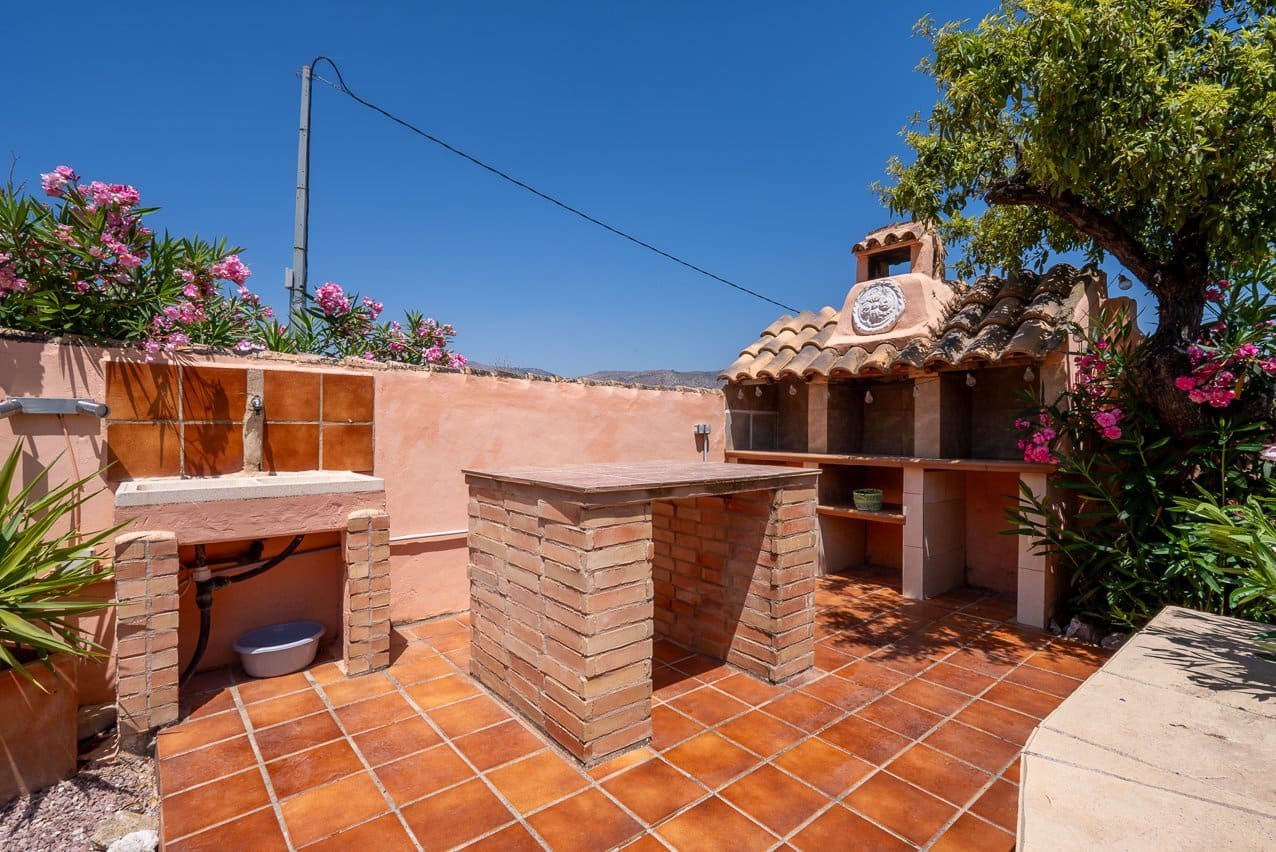 5 bedroom Villa for sale in La Romana with pool - € 545,000 (Ref: 9935135)