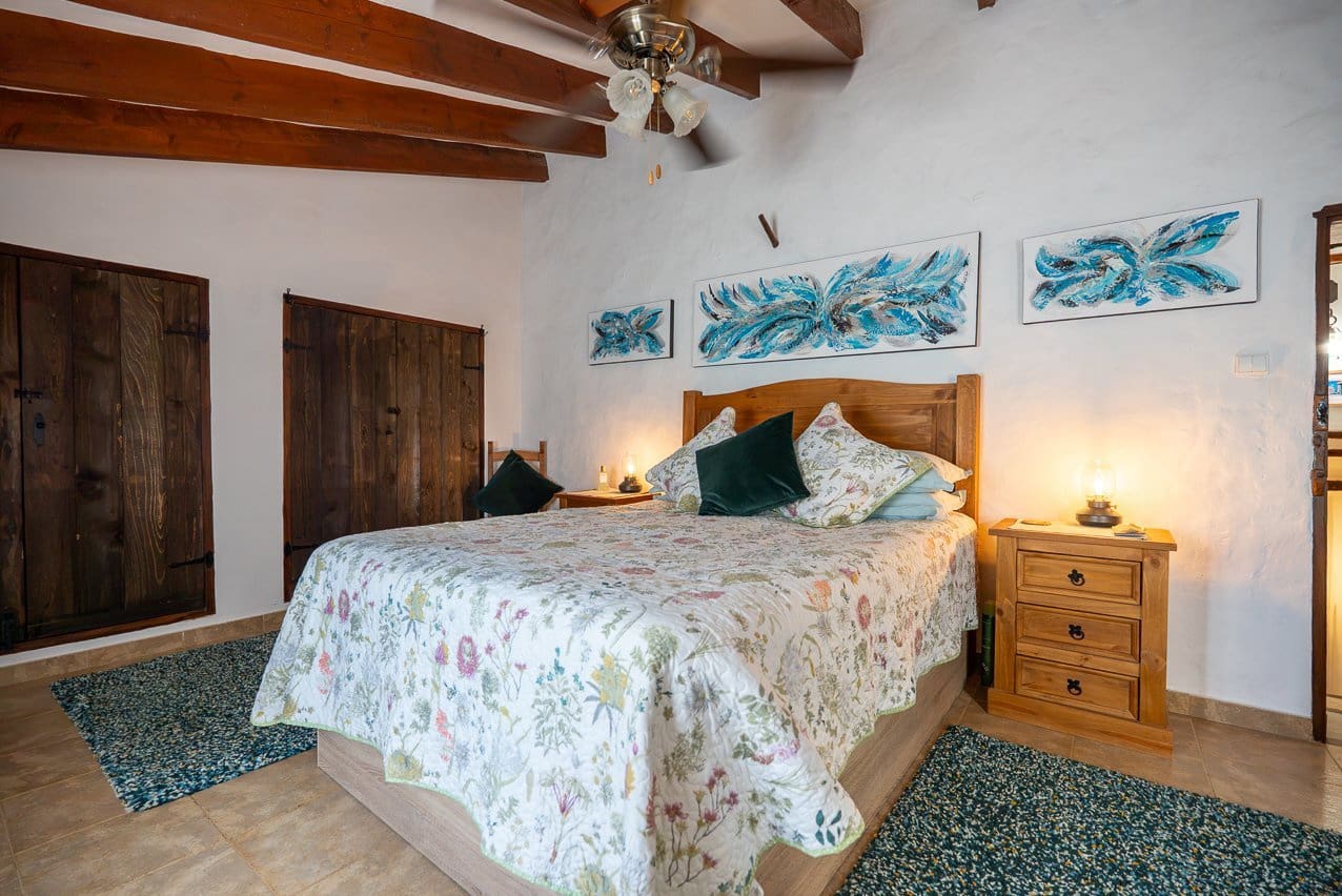 5 bedroom Villa for sale in La Romana with pool - € 545,000 (Ref: 9935135)