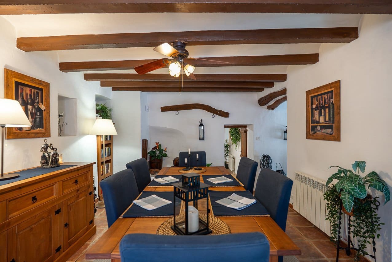 5 bedroom Villa for sale in La Romana with pool - € 545,000 (Ref: 9935135)